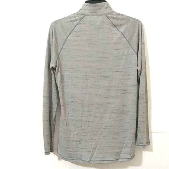 UNDER ARMOUR GRAY LONG SLEEVE FITTED PERFORMANCE TEE SIZE SMALL NWT - Picture 5 of 6